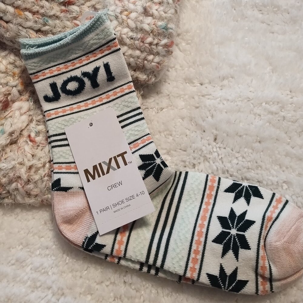 a.n.a Scarf & Hat Set w/Free Gift! - Picture 4 of 7